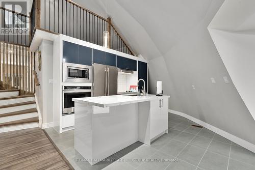 47 Campbell Avenue, Oro-Medonte, ON - Indoor Photo Showing Kitchen