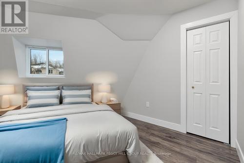 47 Campbell Avenue, Oro-Medonte, ON - Indoor Photo Showing Bedroom