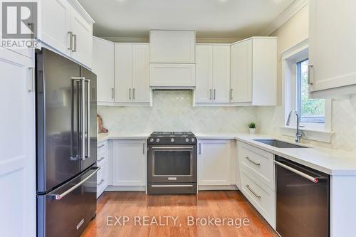 3089 Ferguson Drive, Burlington, ON - Indoor Photo Showing Kitchen With Upgraded Kitchen