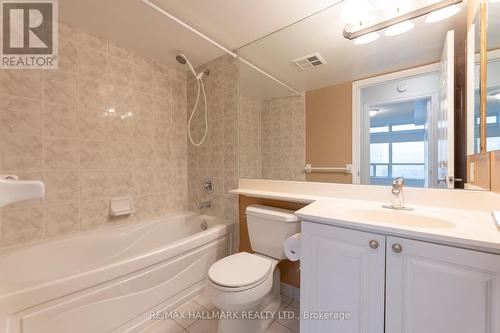 827 - 3888 Duke Of York Boulevard, Mississauga, ON - Indoor Photo Showing Bathroom