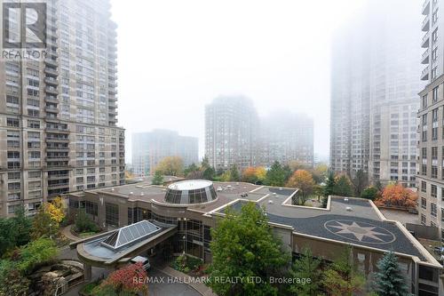 827 - 3888 Duke Of York Boulevard, Mississauga, ON - Outdoor