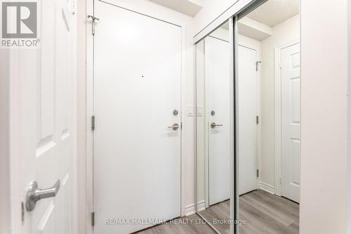 827 - 3888 Duke Of York Boulevard, Mississauga, ON - Indoor Photo Showing Other Room