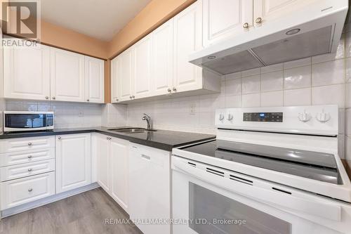 827 - 3888 Duke Of York Boulevard, Mississauga, ON - Indoor Photo Showing Kitchen