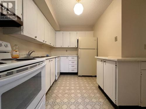 306 - 1300 Marlborough Court, Oakville, ON - Indoor Photo Showing Kitchen