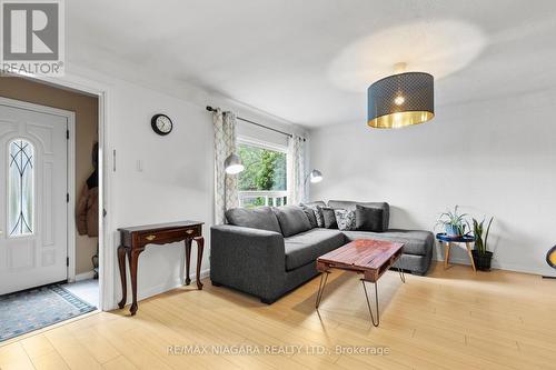 74 Marmora Street, St. Catharines, ON - Indoor Photo Showing Living Room