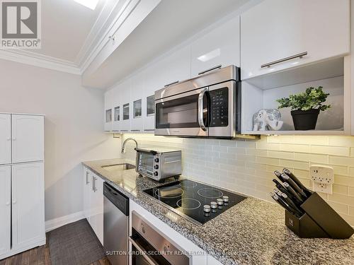 W306 - 565 Wilson Avenue, Toronto, ON - Indoor Photo Showing Kitchen