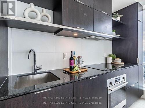 5102 - 197 Yonge Street, Toronto, ON - Indoor Photo Showing Kitchen