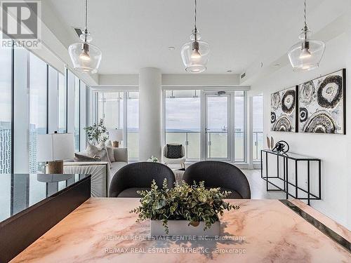 5102 - 197 Yonge Street, Toronto, ON - Indoor Photo Showing Dining Room