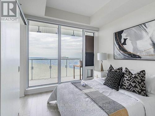 5102 - 197 Yonge Street, Toronto, ON - Indoor Photo Showing Bedroom