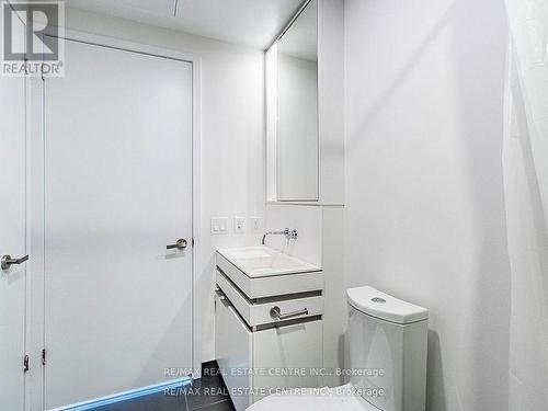 5102 - 197 Yonge Street, Toronto, ON - Indoor Photo Showing Bathroom