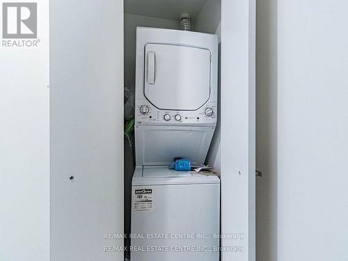 5102 - 197 Yonge Street, Toronto, ON - Indoor Photo Showing Laundry Room