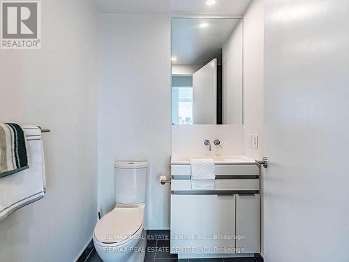 5102 - 197 Yonge Street, Toronto, ON - Indoor Photo Showing Bathroom