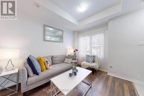 266 - 19 Coneflower Crescent, Toronto, ON - Indoor Photo Showing Living Room