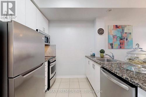 266 - 19 Coneflower Crescent, Toronto, ON - Indoor Photo Showing Kitchen