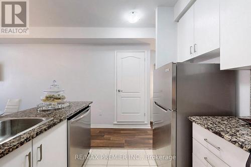 266 - 19 Coneflower Crescent, Toronto, ON - Indoor Photo Showing Kitchen