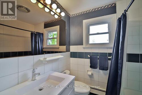 56 Somerdale Square, Toronto, ON - Indoor Photo Showing Bathroom