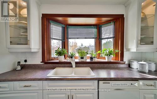 56 Somerdale Square, Toronto, ON - Indoor Photo Showing Kitchen