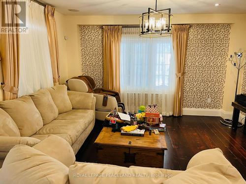 1A - 719 Old Bathurst Street, Newmarket, ON - Indoor Photo Showing Living Room