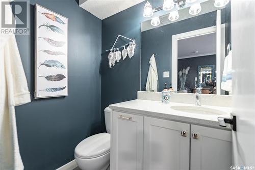 203 718 9Th Street E, Saskatoon, SK - Indoor Photo Showing Bathroom