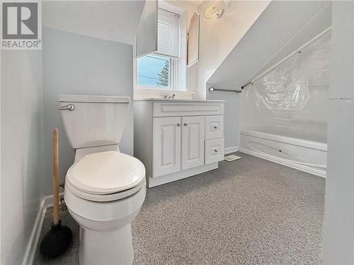 Upstairs Bathroom - 101 Queen Street S, Renfrew, ON - Indoor Photo Showing Bathroom