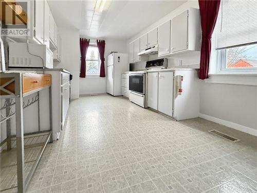 101 Queen Street S, Renfrew, ON - Indoor Photo Showing Laundry Room