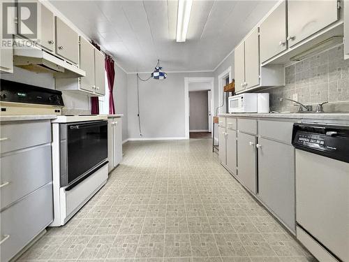 101 Queen Street S, Renfrew, ON - Indoor Photo Showing Kitchen