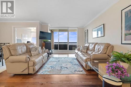 1806 - 362 The East Mall, Toronto, ON - Indoor Photo Showing Living Room