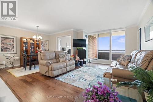 1806 - 362 The East Mall, Toronto, ON - Indoor Photo Showing Living Room