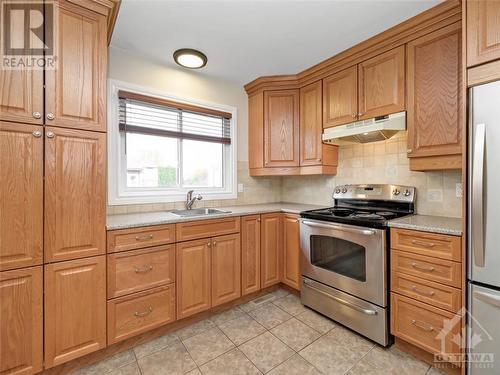 15 Foxhill Way Unit#A, Ottawa, ON - Indoor Photo Showing Kitchen