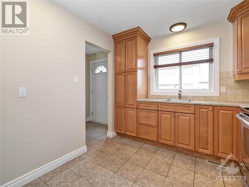 15 Foxhill Way Unit#A, Ottawa, ON - Indoor Photo Showing Kitchen