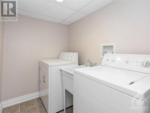 15 Foxhill Way Unit#A, Ottawa, ON - Indoor Photo Showing Laundry Room