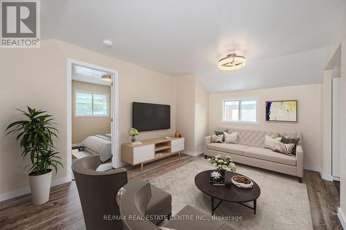 73 Albany Avenue, Hamilton, ON - Indoor Photo Showing Living Room