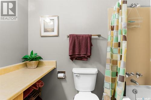 214 67 Wood Lily Drive, Moose Jaw, SK - Indoor Photo Showing Bathroom