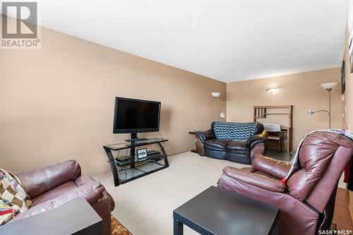 214 67 Wood Lily Drive, Moose Jaw, SK - Indoor Photo Showing Living Room