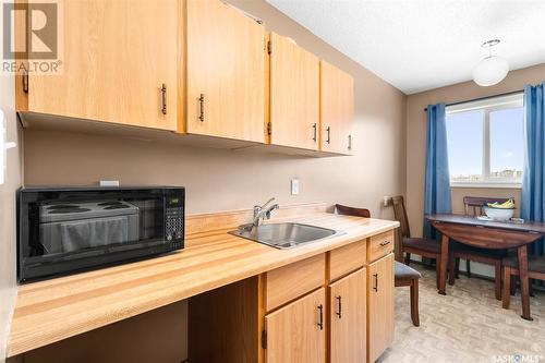 214 67 Wood Lily Drive, Moose Jaw, SK - Indoor Photo Showing Kitchen