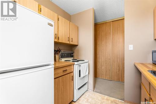 214 67 Wood Lily Drive, Moose Jaw, SK - Indoor Photo Showing Kitchen