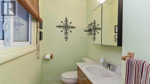 81 Queen Street, Thames Centre (Dorchester), ON - Indoor Photo Showing Bathroom