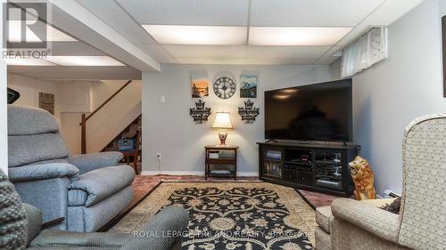 81 Queen Street, Thames Centre (Dorchester), ON - Indoor Photo Showing Living Room