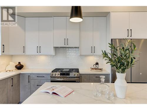 2167 Aberdeen Street, Kelowna, BC - Indoor Photo Showing Kitchen With Upgraded Kitchen