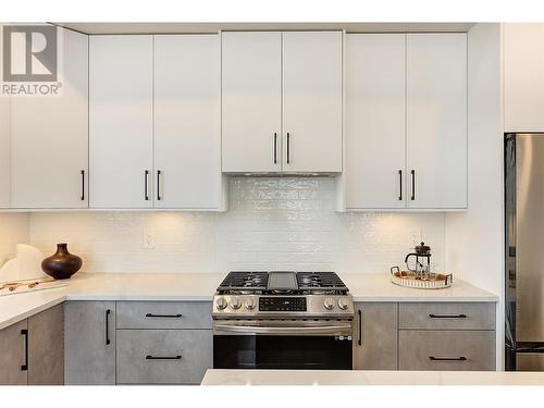 2167 Aberdeen Street, Kelowna, BC - Indoor Photo Showing Kitchen With Upgraded Kitchen