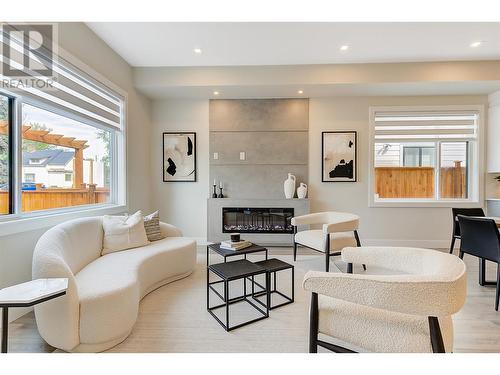 2167 Aberdeen Street, Kelowna, BC - Indoor Photo Showing Living Room