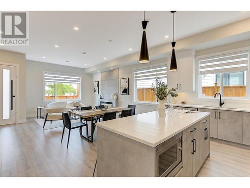 2167 Aberdeen Street, Kelowna, BC - Indoor Photo Showing Kitchen With Upgraded Kitchen