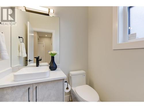 2167 Aberdeen Street, Kelowna, BC - Indoor Photo Showing Bathroom