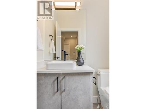 2167 Aberdeen Street, Kelowna, BC - Indoor Photo Showing Bathroom