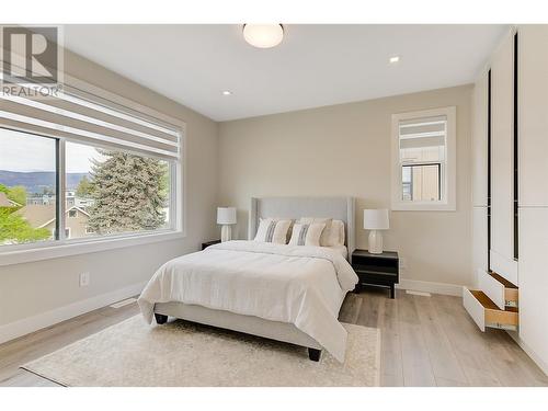 2167 Aberdeen Street, Kelowna, BC - Indoor Photo Showing Bedroom