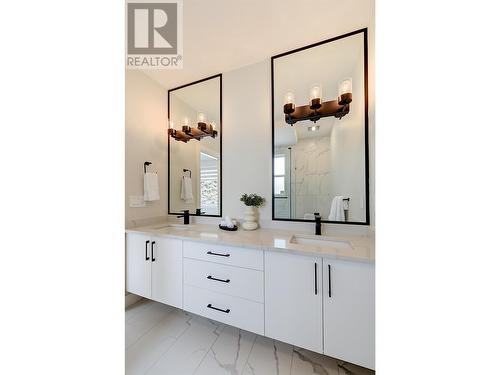 2167 Aberdeen Street, Kelowna, BC - Indoor Photo Showing Bathroom