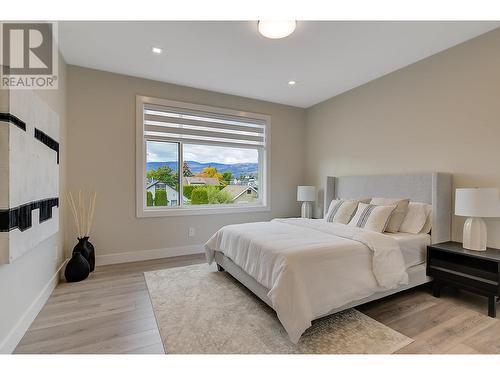 2167 Aberdeen Street, Kelowna, BC - Indoor Photo Showing Bedroom