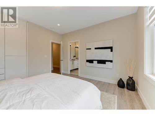 2167 Aberdeen Street, Kelowna, BC - Indoor Photo Showing Bedroom