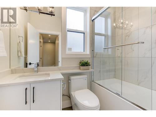 2167 Aberdeen Street, Kelowna, BC - Indoor Photo Showing Bathroom