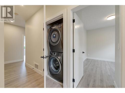 2167 Aberdeen Street, Kelowna, BC - Indoor Photo Showing Laundry Room